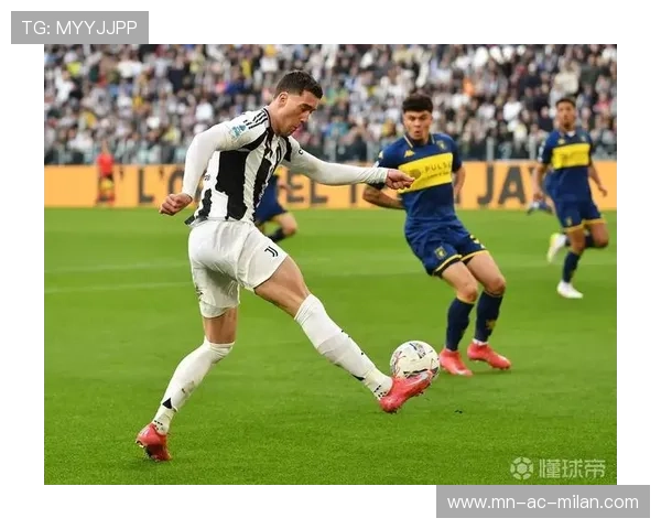 弗拉霍维奇禁区前硬扛突破，尤文进攻风暴由此形成