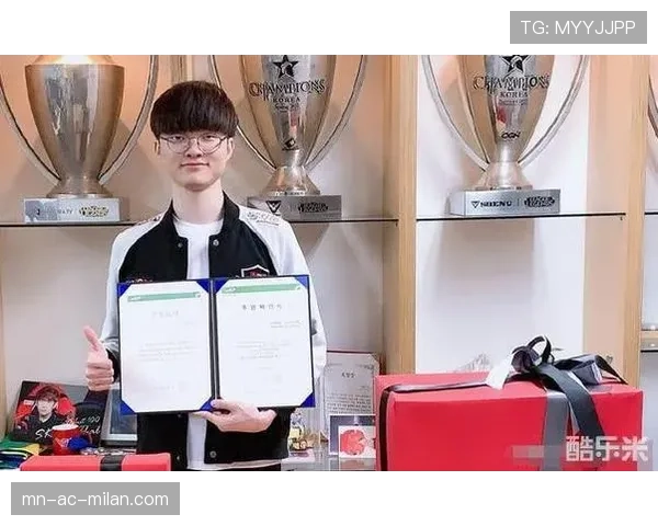 ⭐Faker排位极罕见破防怒斥：遇到在高端局故意掉分送肉的演员直接在直播间公开点名举报！